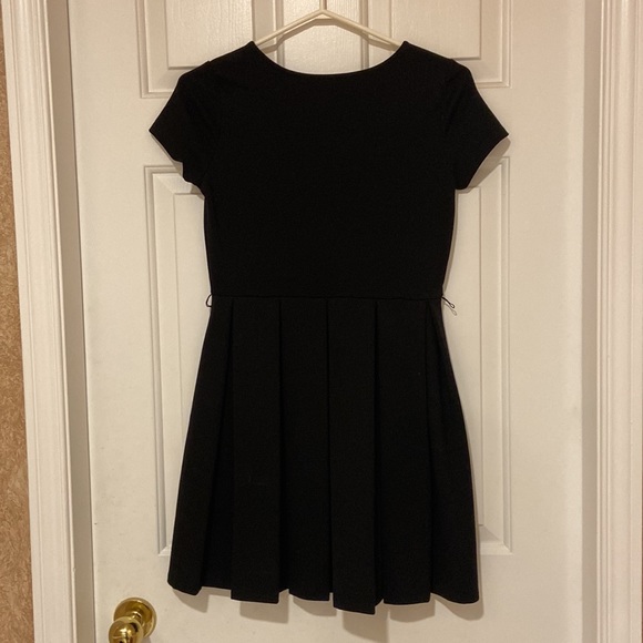 Pleated Polo Dress - Picture 4 of 4